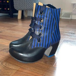 John Fluevog Prepare boots. 9. Black and blue lace up